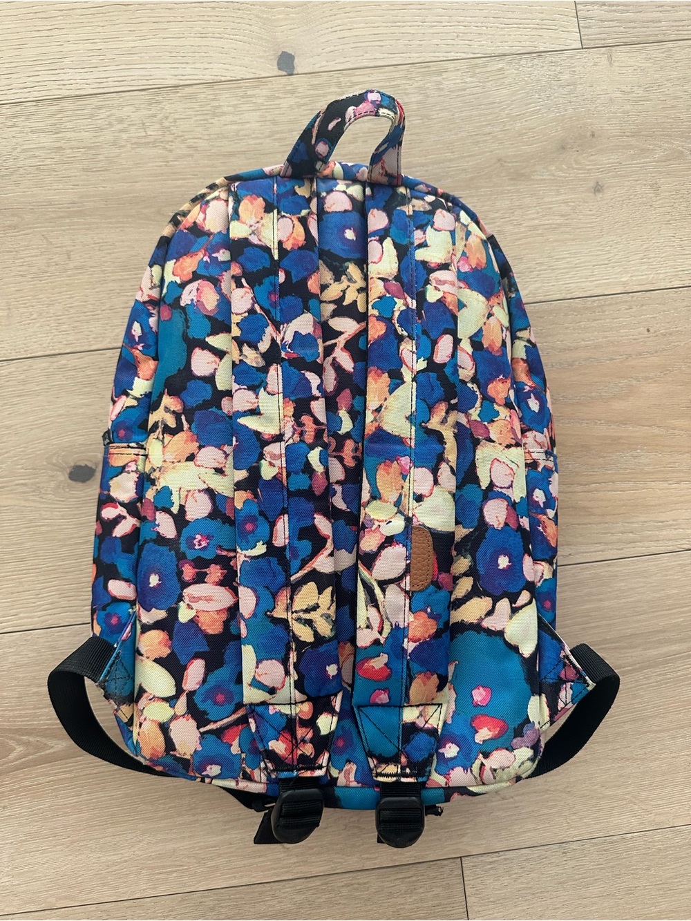 This Herschel Supply Company backpack NWOT - Picture 4 of 8